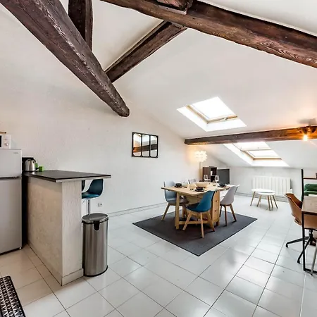 For 4 People With View Of Fourviere Ail Apartment *